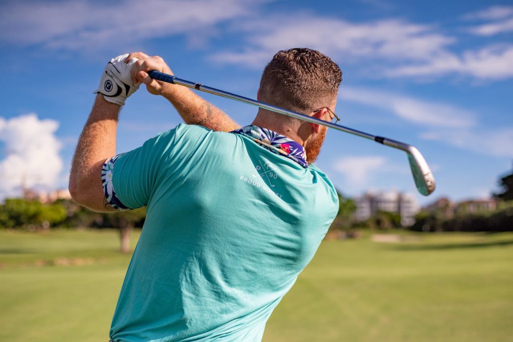 Hur håller man en golfklubba: Enkla tips för bäst grepp